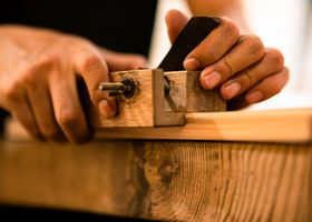 The Bench Is a Record of the Hands